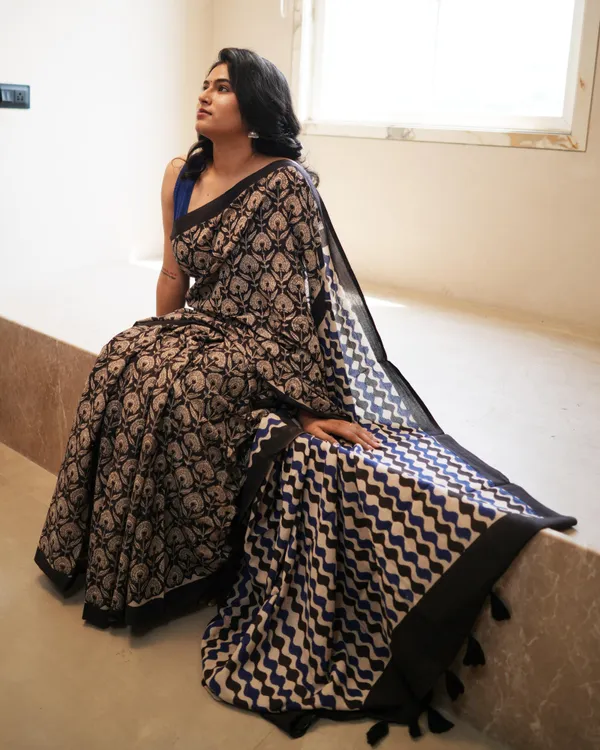 Black_Cotton_Jaal_Printed_Mul_Saree_With_Tassels_For_Women